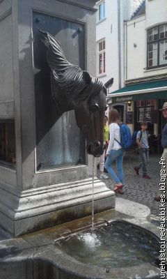 Fontaine tête de cheval à Brugge